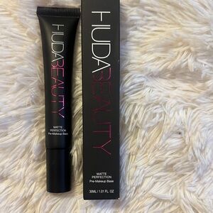 HUDA BEAUTY Matte Perfection Pre-Makeup Base primer